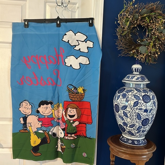 NWOT Peanuts 100% Polyester Happy Easter Snoopy and Friend Outside Garden Flag - Picture 4 of 4